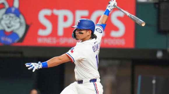 Alejandro Osuna se estrena con su primer jonrón y sella triunfo de Rangers sobre los Angels
