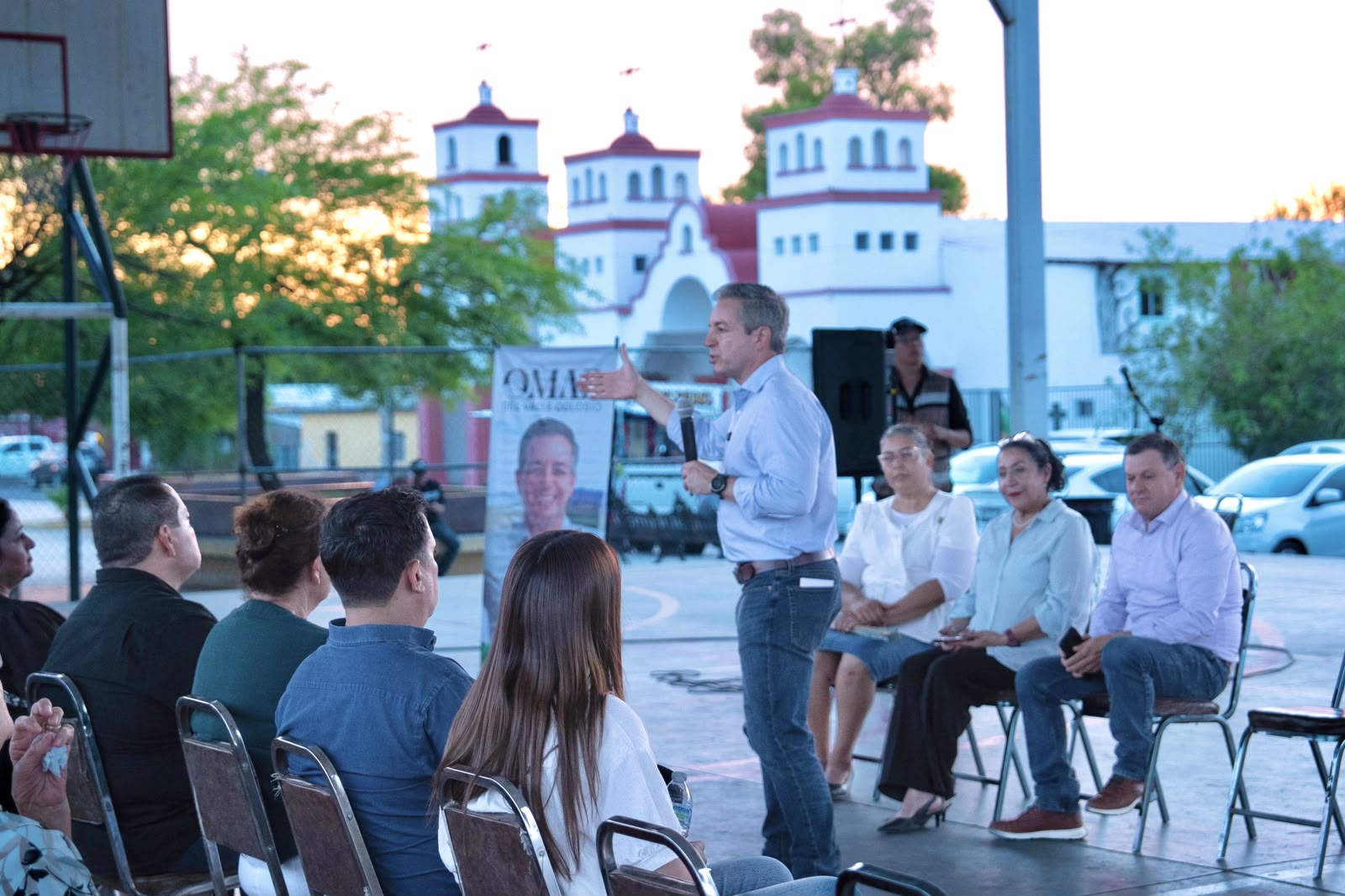 Omar Del Valle recorre Ímuris y Magdalena; dialoga con comerciantes y destaca importancia del agua