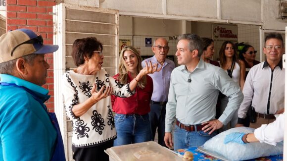 Omar del Valle Colosio recorre Navojoa para escuchar a comerciantes, vecinos y liderazgos locales