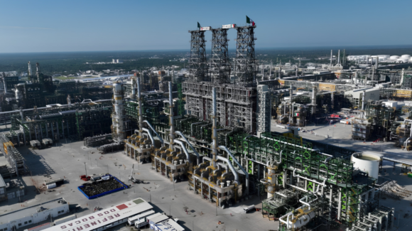 Pemex confirma fuga controlada en Refinería Olmeca; no hubo personas lesionadas  