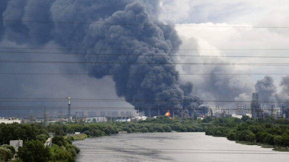 Rusia admite escasez de combustible por ataques ucranianos; suspenderán exportaciones al extranjero