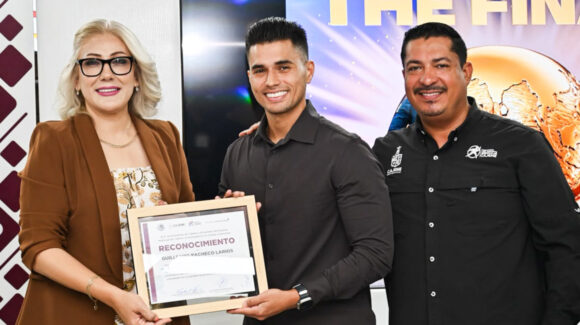Reconocen en Cajeme al árbitro Guillermo Pacheco por su actuación en el Mundial 2026