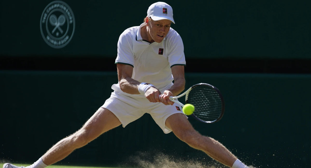Sinner también avanzó en la defensa de su título en Wimbledon