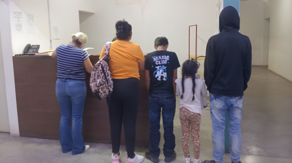 SSPM resguarda a tres menores que viajaban solos en la Central de Autobuses de Ciudad Obregón