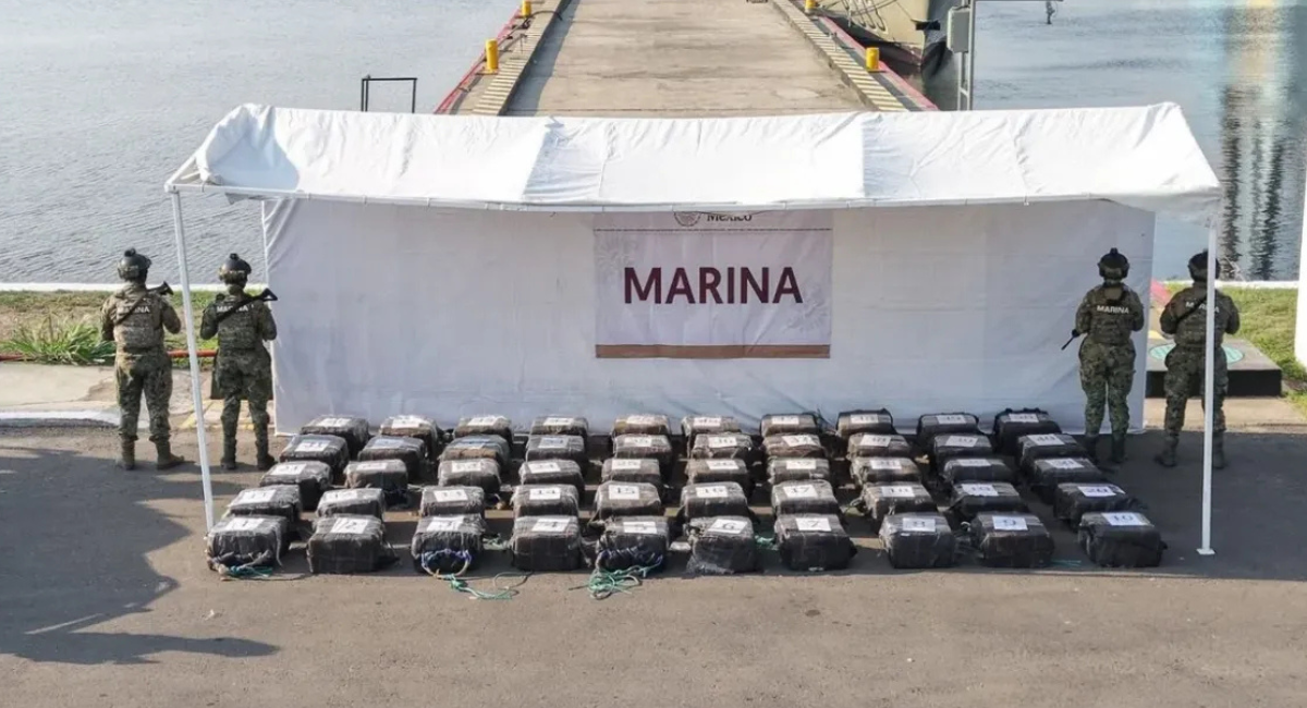 Semar asegura embarcación con 1.5 toneladas de cocaína en Chiapas; hay cinco detenidos