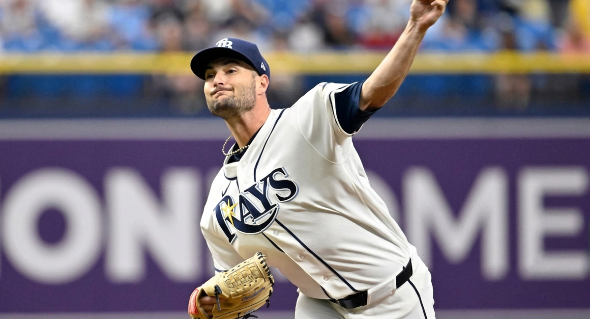 Shane McClanahan tuvo que abandonar el encuentro entre Tampa Bay y Texas por un problema en la espalda media