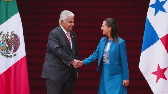 Claudia Sheinbaum recibe en Palacio Nacional al presidente de Panamá, José Raúl Mulino Quintero