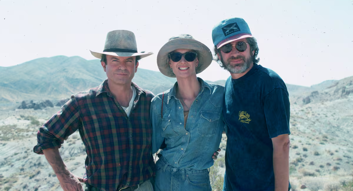 Steven Spielberg rinde homenaje a Sam Neill tras su fallecimiento