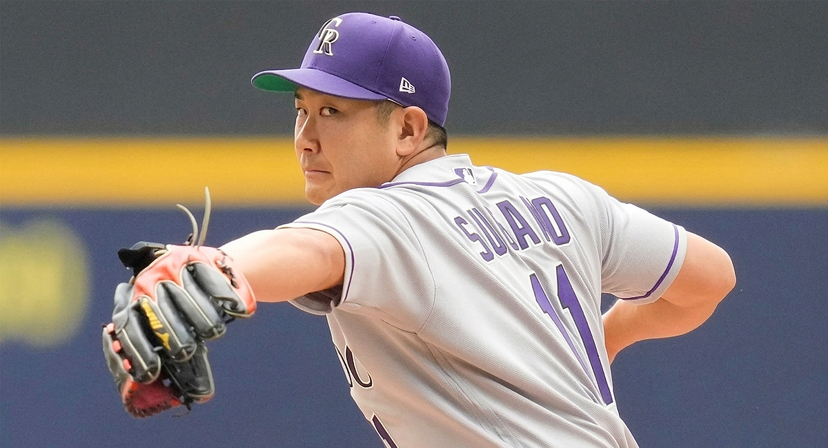 Tomoyuki Sugano tvuvo una sólida apertura y los Rockies ganaron el primero de la serie en Milwaukee