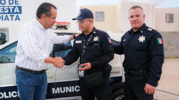‘Toño’ Astiazarán entrega CRI para la colonia Dunas en Hermosillo