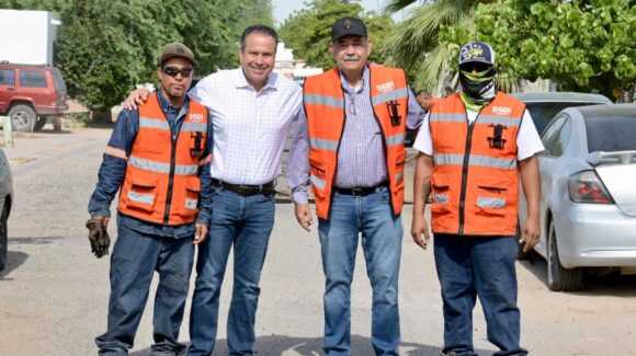‘Toño’ Astiazarán lleva programa de bacheo a Puerta Real