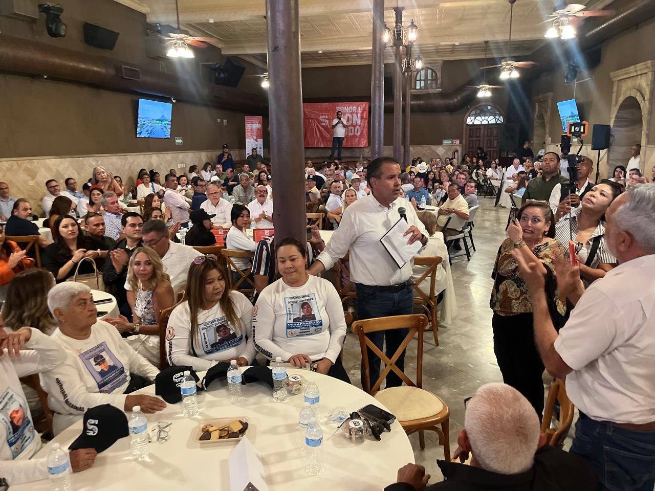 'Toño' Astiazarán reúne a ciudadanos y asociaciones civiles en multitudinario encuentro en Guaymas