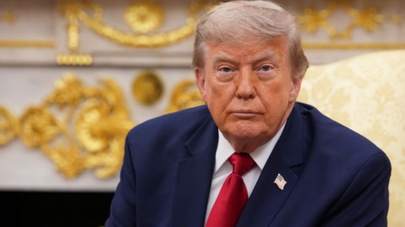 Trump ordena detener los bombardeos contra Irán para negociar un acuerdo
