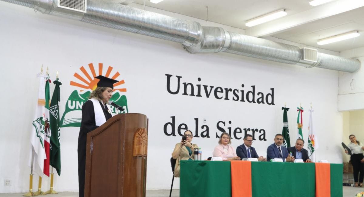 Unisierra: Egresa primera generación de Licenciatura en Administración, Modalidad No Escolarizada