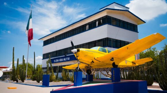 Visitaron familias hermosillenses la exposición de aviones acrobáticos