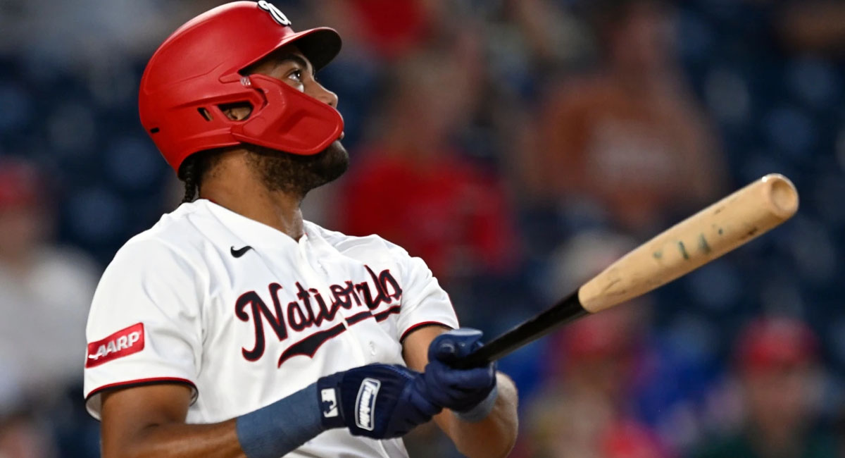 Wood se regodea, observando el cañonazo que disparó ante Houston