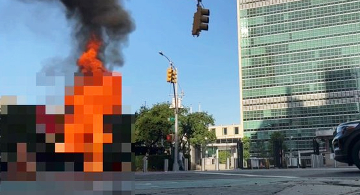 VIDEO: Captan momento en que manifestante se prende fuego frente a sede de la ONU en Nueva York