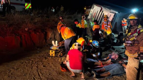 ¿Qué pasó en Los Cabos? Esto se sabe del ACCIDENTE carretero que dejó 3 jóvenes muertos