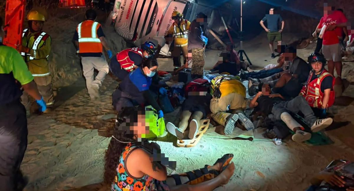 Accidente en Los Cabos deja tres jóvenes sin vida y 17 lesionados