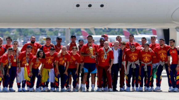 VIDEO: Selección de España llega a Madrid con el trofeo del Mundial 2026 y prepara una gran celebración