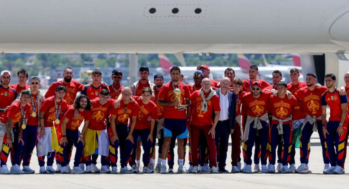 Selección de España llega a Madrid con el trofeo del Mundial 2026