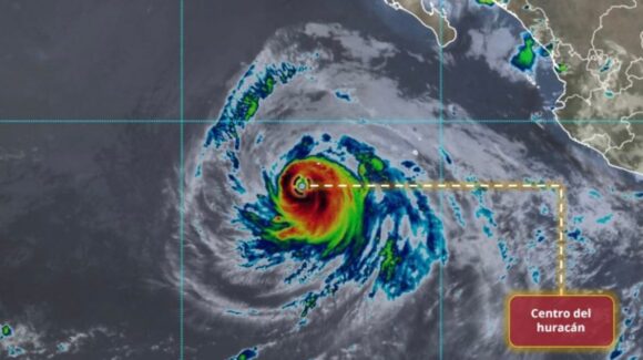 Huracán Genevieve sigue como categoría 4; esta será su trayectoria y efectos en México