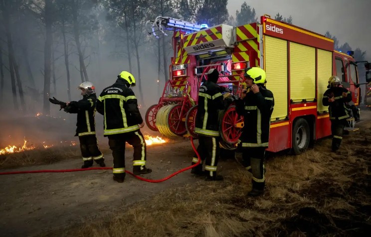Incendios forestales provocan evacuaciones masivas