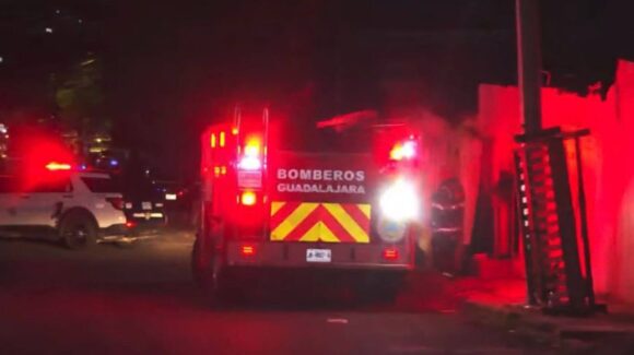 Tragedia en Guadalajara: Hombre muere durante incendio dentro de una casa deshabitada