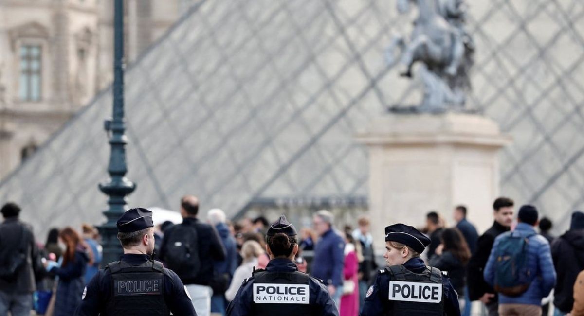Galería Apolo en el Museo del Louvre reabre tras millonario robo de joyas