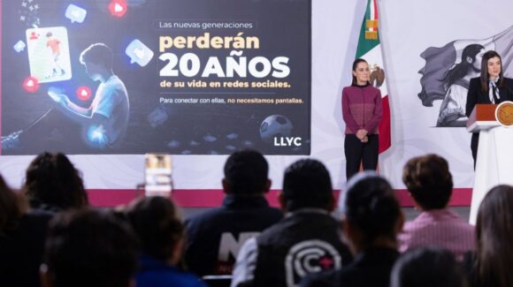 Sheinbaum busca REGULAR el uso de celulares y redes sociales en menores mediante consenso nacional
