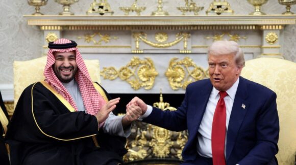 Trump habría aprobado un acuerdo nuclear con Arabia Saudita que permitiría enriquecer uranio