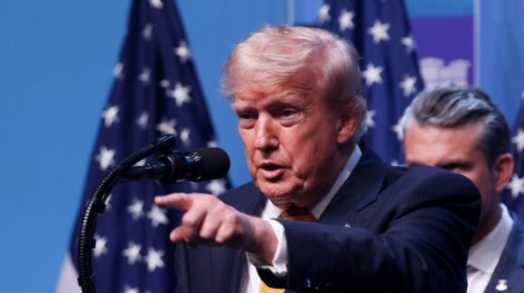 Trump amenaza con destruir puentes y centrales eléctricas de Irán si atacan barcos en el Estrecho de Ormuz