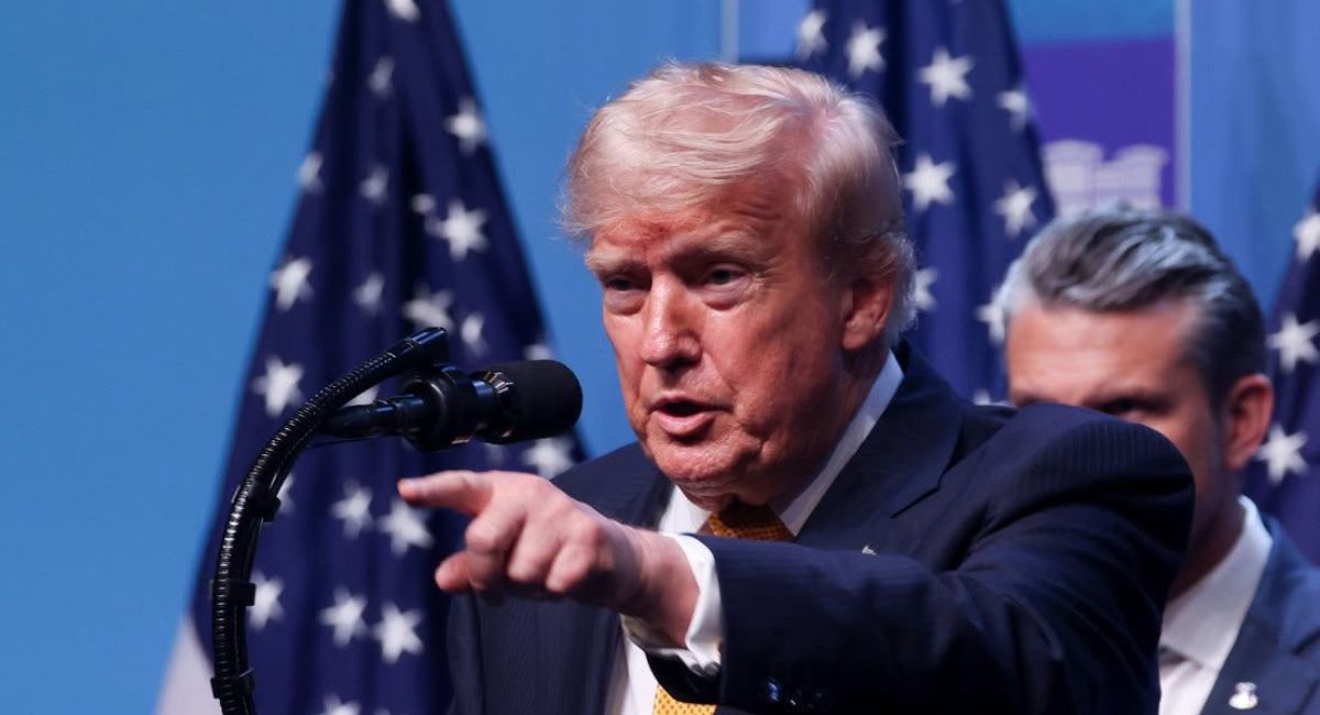 Trump amenaza a Irán con destruir infraestructura si ataca barcos en Ormuz