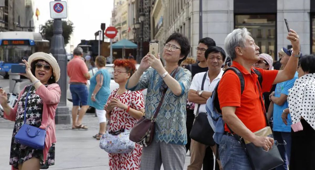 Argentina restringe ingreso de extranjeros por actos considerados ofensivos