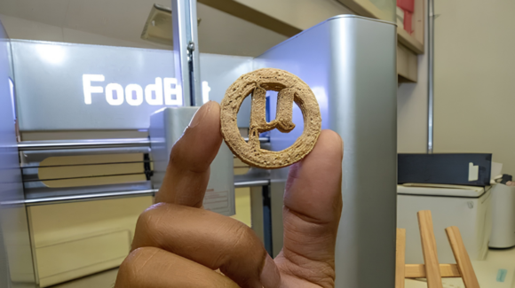 ¡De la basura al paladar! Científicos crean galletas comestibles con microbios y plástico