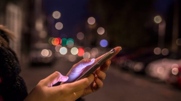 ¿Desaparecerán los teléfonos celulares? Esto opinan los directivos de Meta y SpaceX