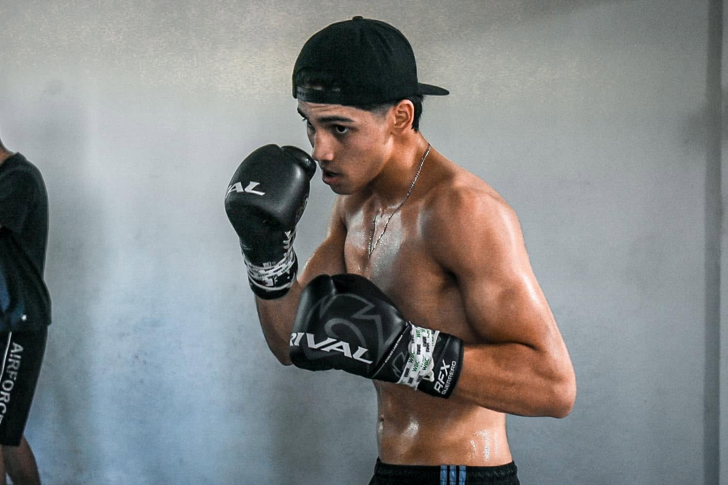 Óscar Álvarez Jr., entrenando