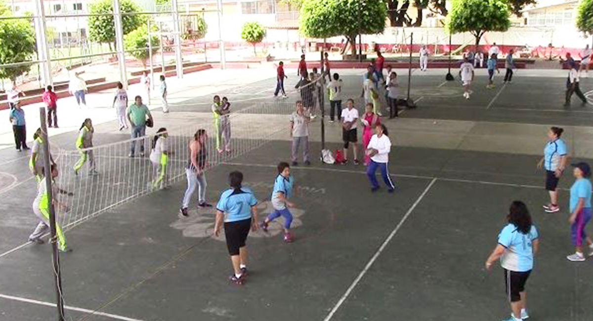 A los 50 años, Gabriela y sus compañeras siguen soñando con conquistar la cancha