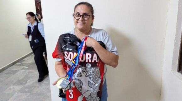 A los 50 años, Gabriela y sus compañeras siguen soñando con conquistar la cancha
