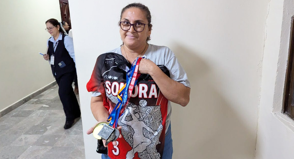 A los 50 años, Gabriela y sus compañeras siguen soñando con conquistar la cancha