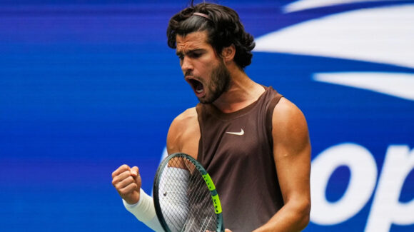 Carlos Alcaraz tiene un contundente regreso al US Open; gana en sets corridos a Safiullin