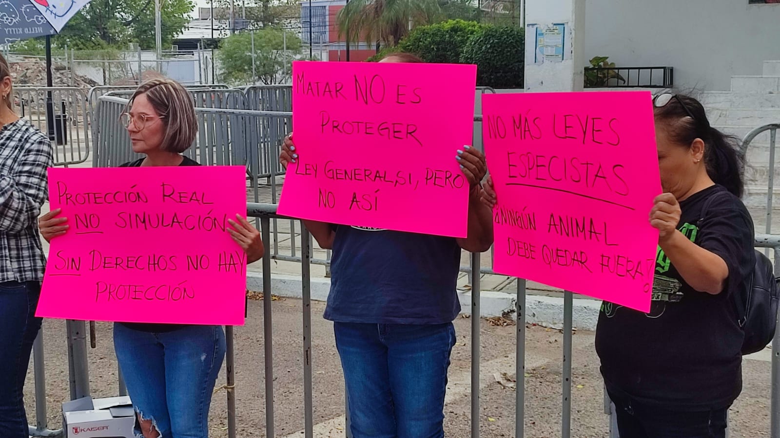 Activistas de Sonora protestan contra la Ley General de Bienestar Animal
