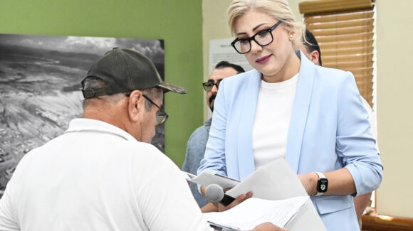 Alcaldesa atiende solicitudes de salud y rehabilitación de parque en Audiencia del Pueblo