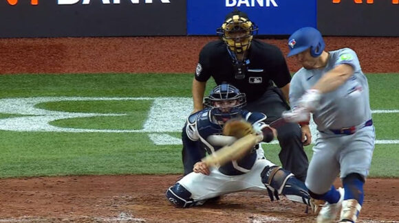 Jornada de ensueño: Alejandro Kirk se quedó a un triple del ciclo en la victoria de Blue Jays