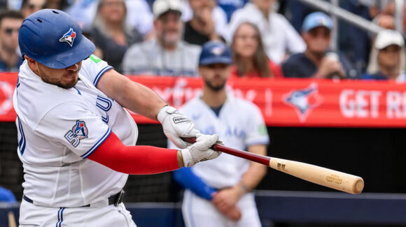 Alejandro Kirk responde a la hora cero y Blue Jays remontan ante Seattle para asegurar la serie