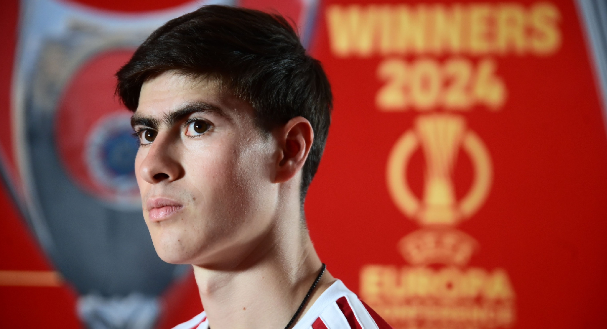 Armando González apunta a hacer su debut en el futbol de Europa en el siguiente partido del Olympiacos