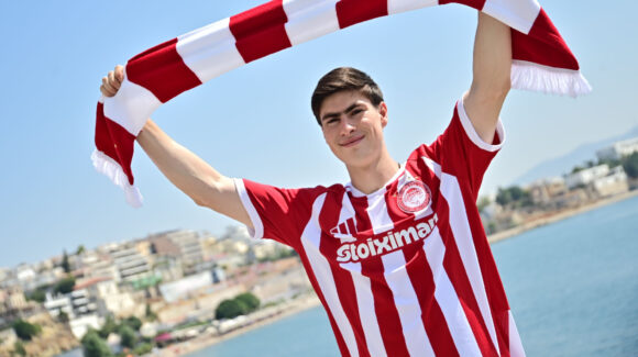 ¡Se va a Europa! Armando González deja Chivas y es presentado como nuevo refuerzo del Olympiacos