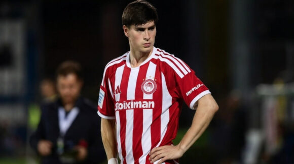 ¡Debut europeo! Armando González suma sus primeros minutos con Olympiacos y roza su primer gol