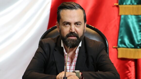 Arturo Ávila alista demanda contra priista por presunto daño moral tras altercado