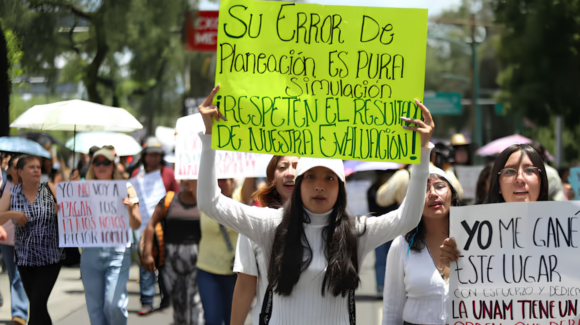 Aspirantes aceptados de la UNAM impugnan con amparos la cancelación de su examen de ingreso